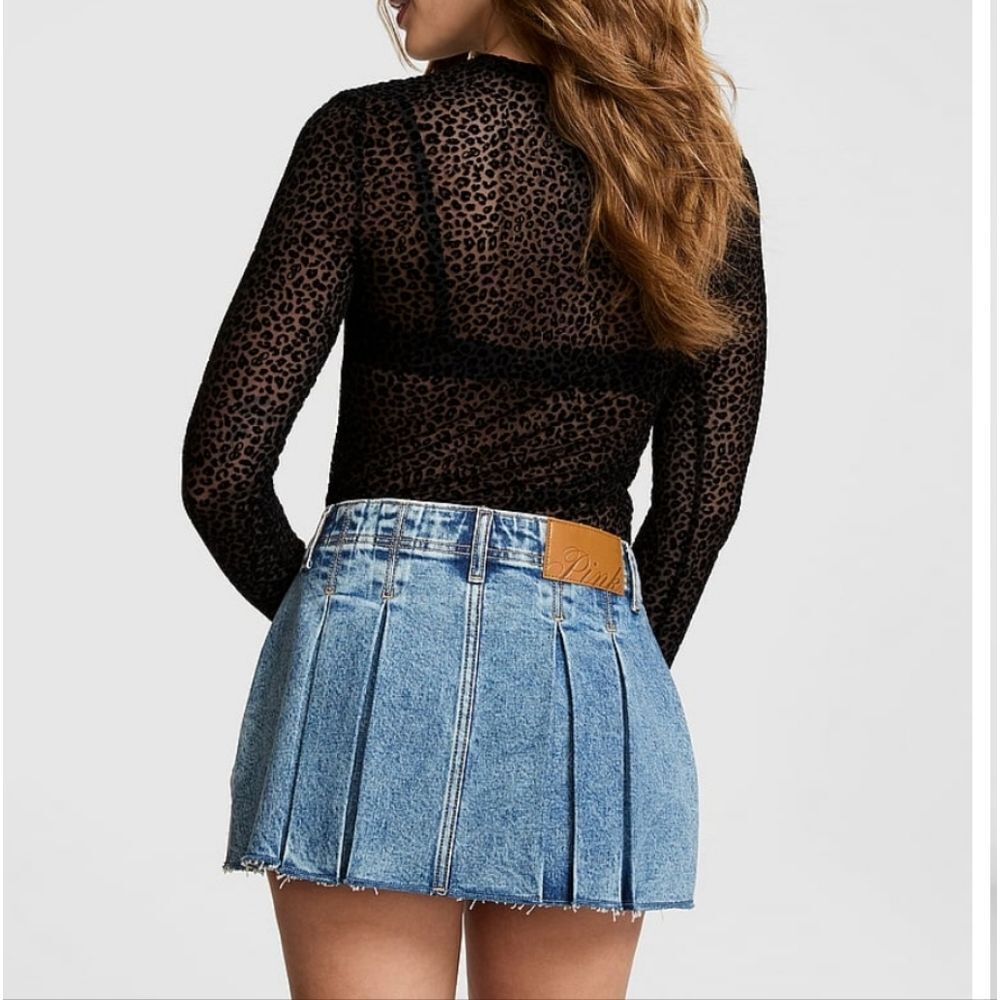 Denim by PINK Pleated Mini Skirt NEW MSRP $50 Bright Wash Denim Size SMALL - Picture 2 of 14